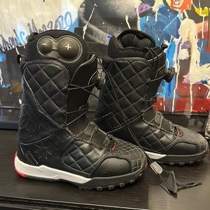 DC BOA Snowboard Boot SZ 7.5 Like New